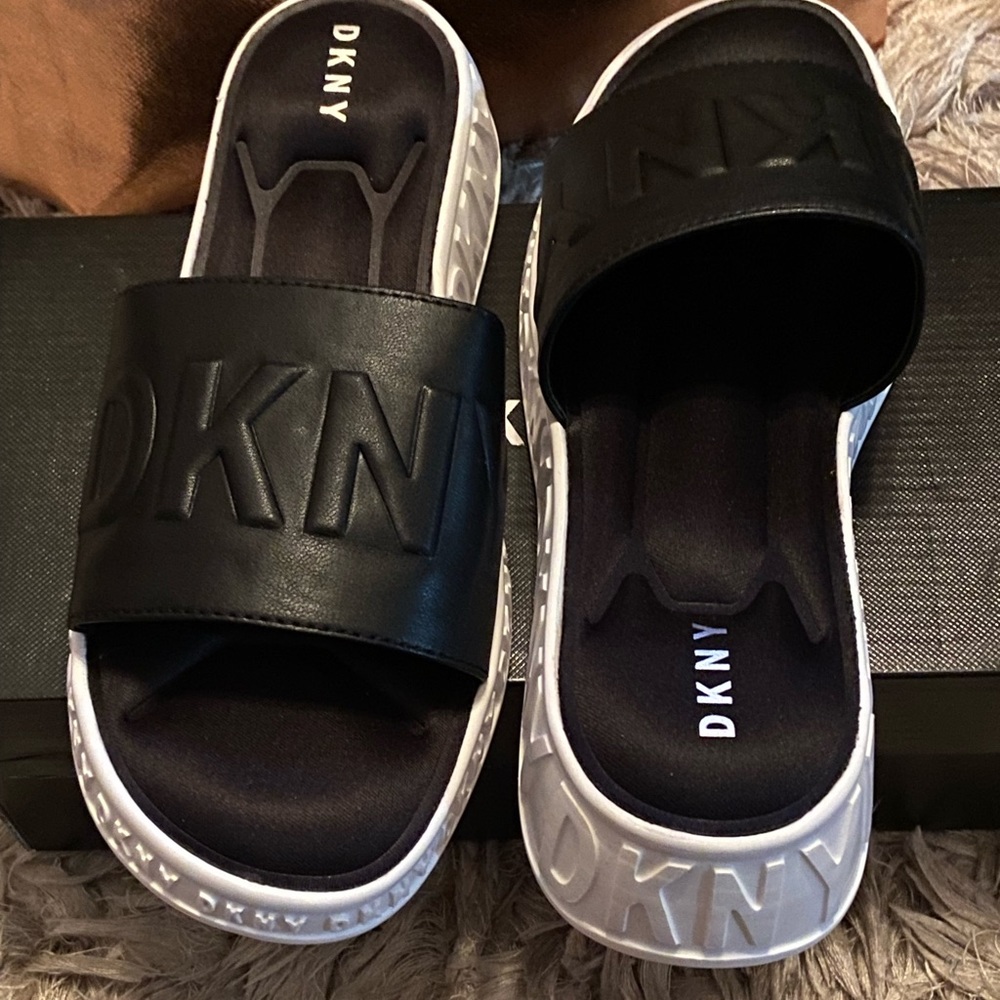 Donna Karan sandals, brand new - Picture 3 of 6